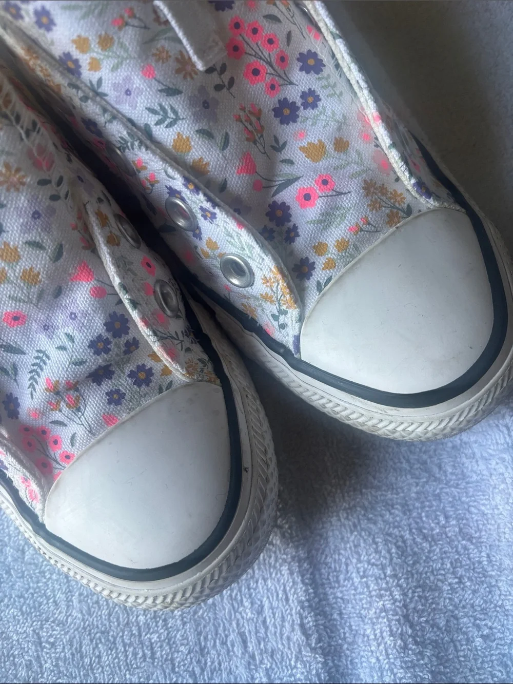 Converse Kids Floral Slip-On Sneakers - White with Pink, Purple & Yellow